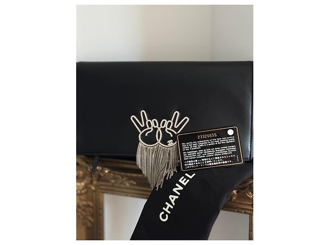 Chanel Pochette in pelle nera con segno della pace Nero - vista 2