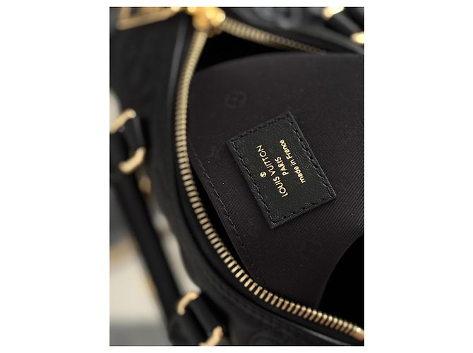 Louis Vuitton Papillon BB en cuir Bubblegram noir - vue 10