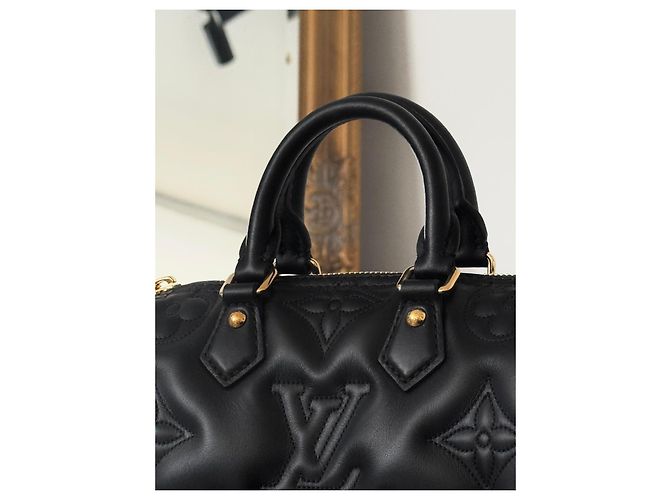 Louis Vuitton Papillon BB en cuir Bubblegram noir - vue 2