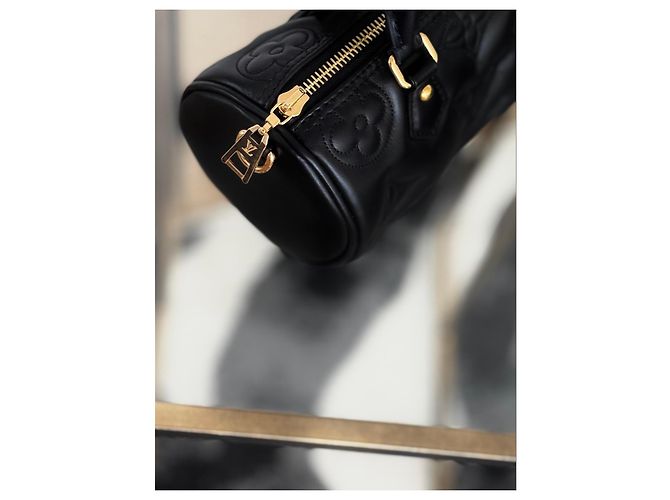 Louis Vuitton Papillon BB en cuir Bubblegram noir - vue 5
