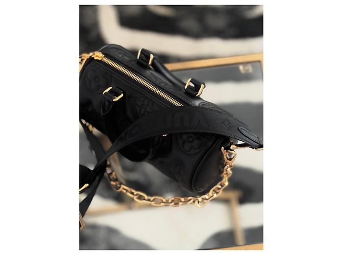 Louis Vuitton Papillon BB en cuir Bubblegram noir - vue 8
