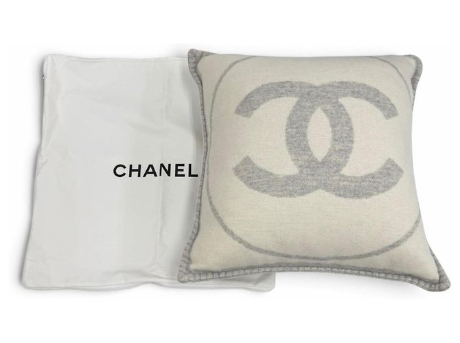 Almofada CHANEL 18V em mistura de cashmere Marrom Fora de branco - vista 2