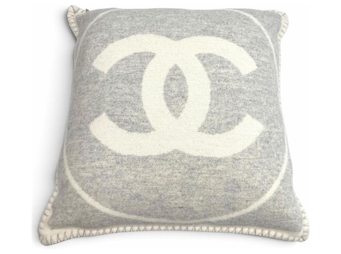 Almofada CHANEL 18V em mistura de cashmere Marrom Fora de branco - vista 3