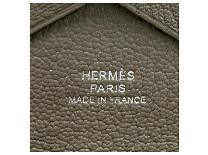 Hermès Portefeuille bi-fold Hermes Calvi Duo en cuir Etoupe Taupe - vue 9