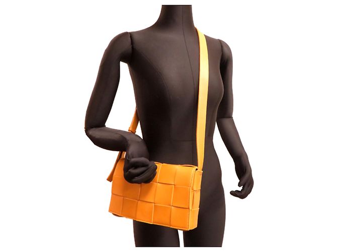 Borsa a tracolla Bottega Veneta Maxi Intrecciato Cassette Marrone Cammello - vista 9