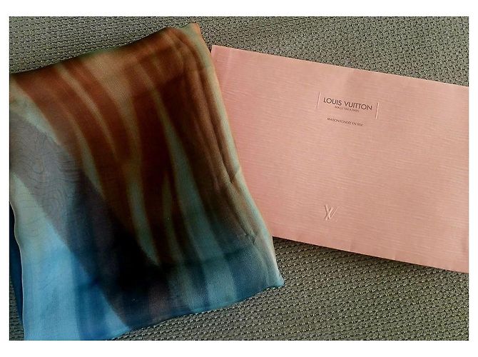 Foulard in seta Louis Vuitton Monogram Sfumato Marrone Blu Beige - vista 7