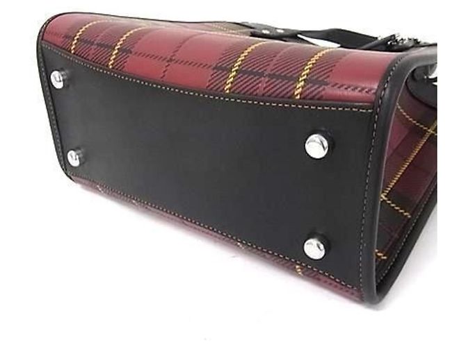 Sac à épaule pour femme COACH Field Tote 22 CG192 cuir rouge x noir - vue 4