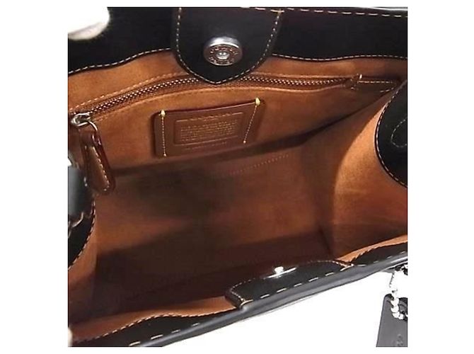 Sac à épaule pour femme COACH Field Tote 22 CG192 cuir rouge x noir - vue 5