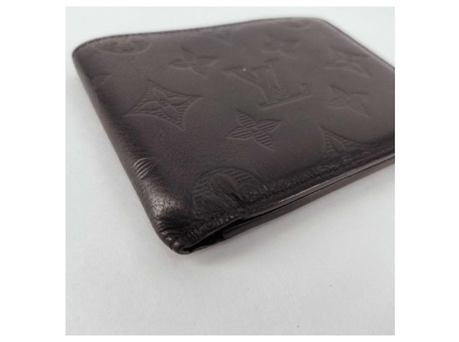 Portafoglio bi-fold Louis Vuitton in Monogram Shadow nero - vista 3
