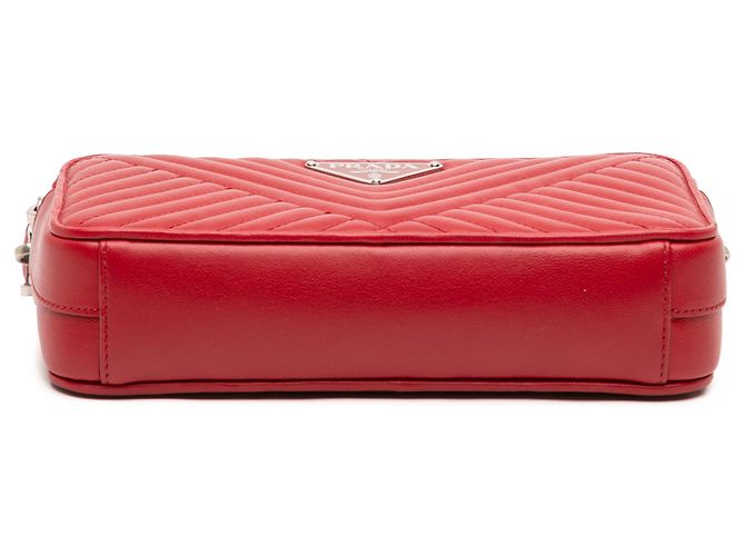 Prada Red Mini Soft Calf Impunture Diagramme Double Zip Bag Rot - Ansicht 3