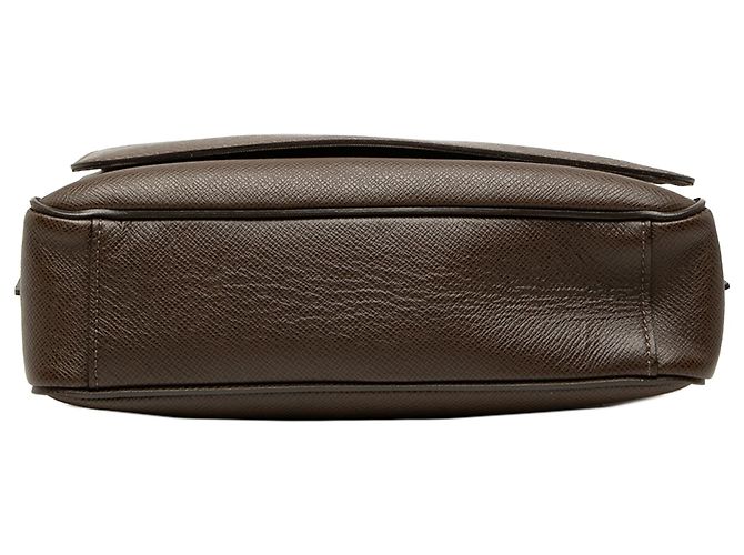 Louis Vuitton Brown Taiga Roman PM Castaño - vista 3