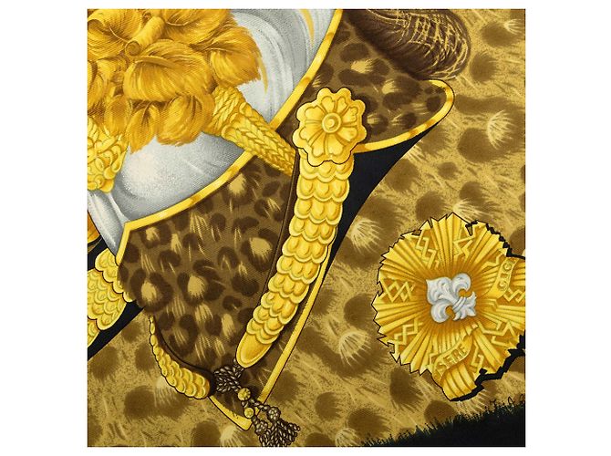 Lenço de Seda Hermès Gold Casques et Plumets 90 Dourado - vista 5