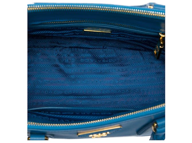 Prada Borsa Galleria Double Zip Small in pelle Saffiano Blu - vista 4