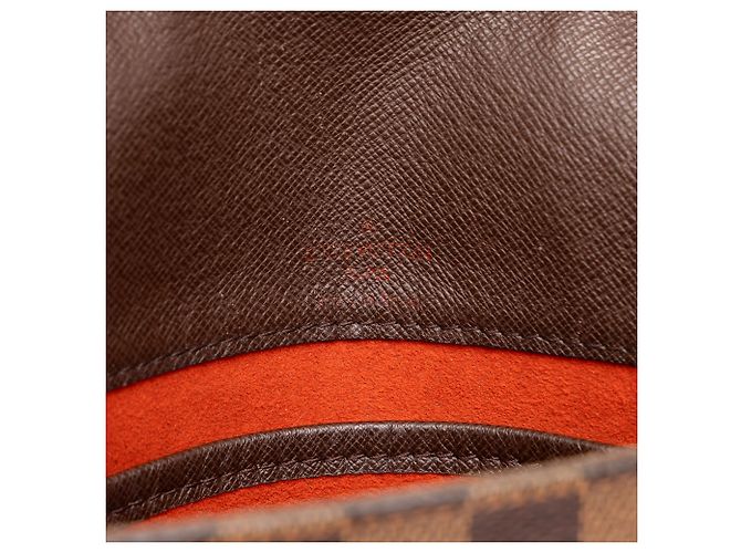 Louis Vuitton Brown Damier Ebene Musette Tango Long Strap Castaño - vista 5