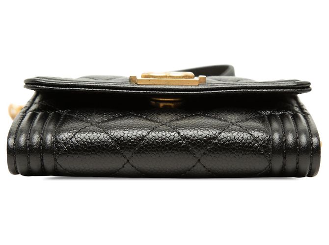 Tarjetero Chanel Boy de piel caviar acolchada negra con cadena Negro - vista 3