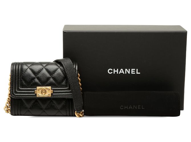 Tarjetero Chanel Boy de piel caviar acolchada negra con cadena Negro - vista 7
