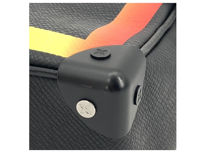 Louis Vuitton Black Taiga Rainbow Soft Trunk Noir - vue 8