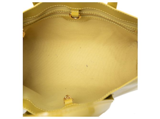 Louis Vuitton Yellow Monogram Vernis Wilshire PM Amarelo - vista 4