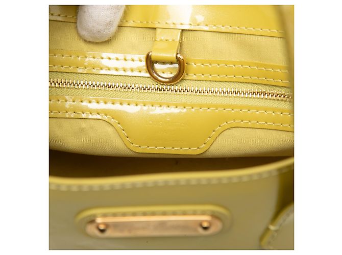 Louis Vuitton Yellow Monogram Vernis Wilshire PM Amarelo - vista 5