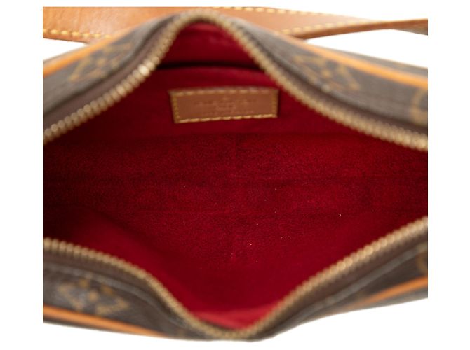 Louis Vuitton Brown Monogram Croissant PM Marron - vue 4