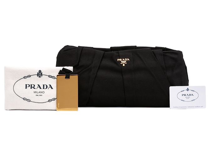 Prada Clutch mit Rahmen aus plissiertem Satin in Schwarz - Ansicht 7