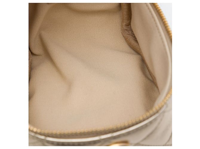 Vanity Chanel Gold CC Quilted Metallic Lambskin Cube Zip Clutch with Chain Golden - Ansicht 4