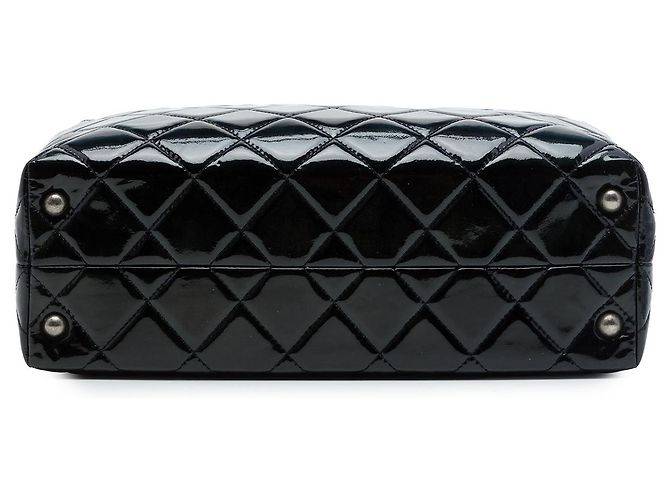 Bolso Chanel Reissue 2.55 de charol acolchado negro - vista 3