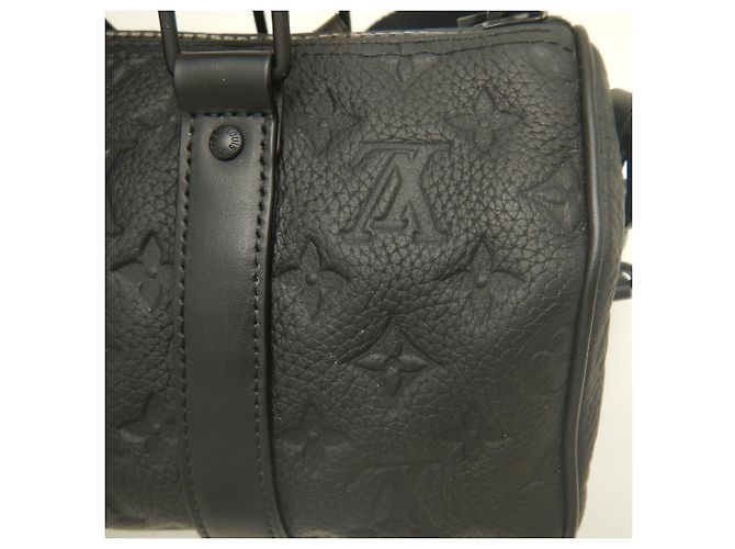 Sac à main Louis Vuitton Monogram Taurillon Keepall Bandoulière 25 Noir - vue 13