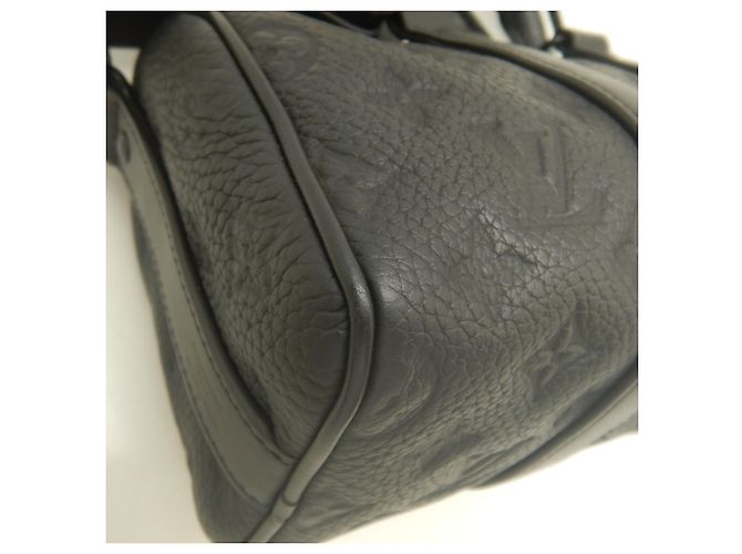 Sac à main Louis Vuitton Monogram Taurillon Keepall Bandoulière 25 Noir - vue 15