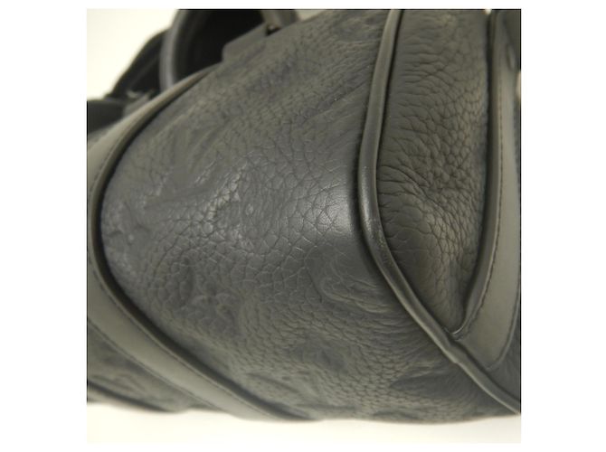 Sac à main Louis Vuitton Monogram Taurillon Keepall Bandoulière 25 Noir - vue 16