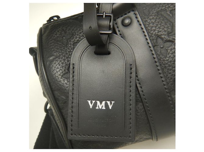 Sac à main Louis Vuitton Monogram Taurillon Keepall Bandoulière 25 Noir - vue 24