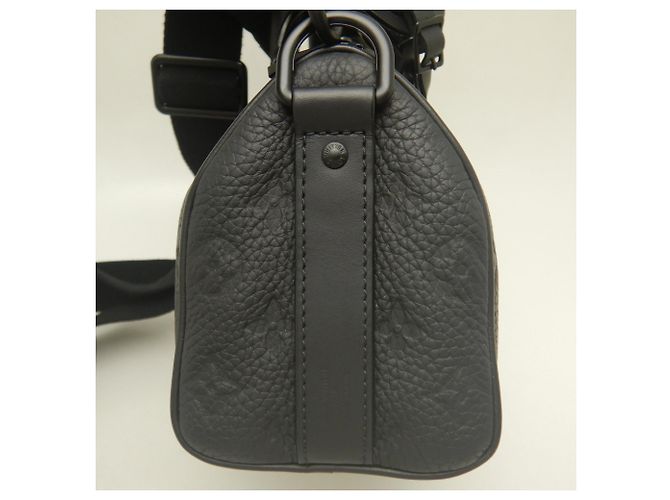 Sac à main Louis Vuitton Monogram Taurillon Keepall Bandoulière 25 Noir - vue 6