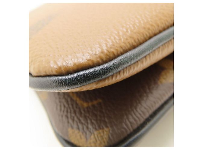 Bolsa de Ombro Louis Vuitton Monogram Giant Reverse Pochette Marrom - vista 6