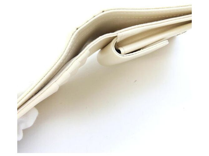 Cartera bi-fold Chanel de piel caviar marfil Crudo - vista 3