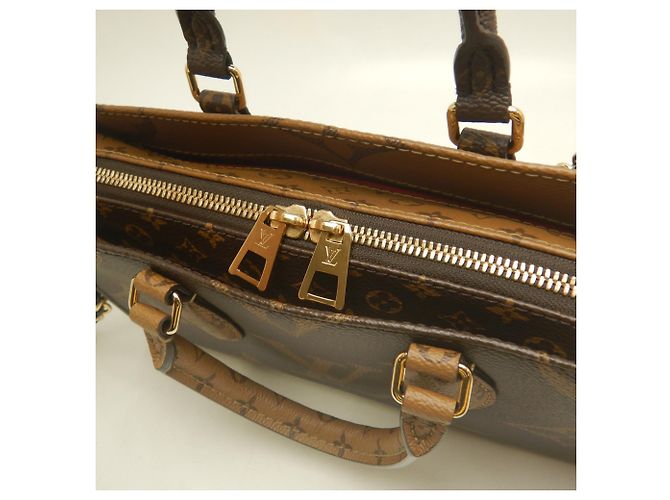 Bolso de mano OnTheGo EW con cadena Monogram Reverse Louis Vuitton Castaño - vista 11