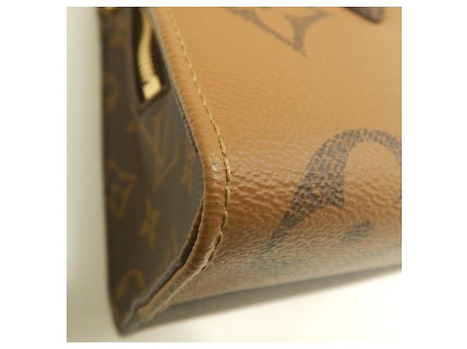 Bolso de mano OnTheGo EW con cadena Monogram Reverse Louis Vuitton Castaño - vista 12