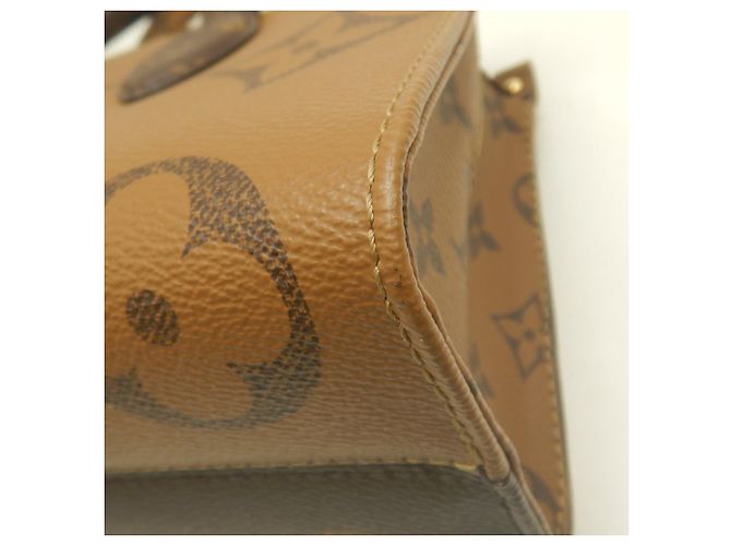 Bolso de mano OnTheGo EW con cadena Monogram Reverse Louis Vuitton Castaño - vista 13