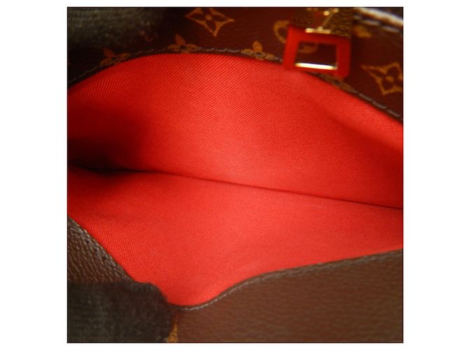Bolso de mano OnTheGo EW con cadena Monogram Reverse Louis Vuitton Castaño - vista 19