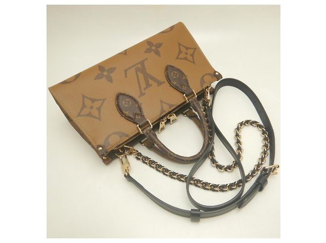 Bolso de mano OnTheGo EW con cadena Monogram Reverse Louis Vuitton Castaño - vista 3