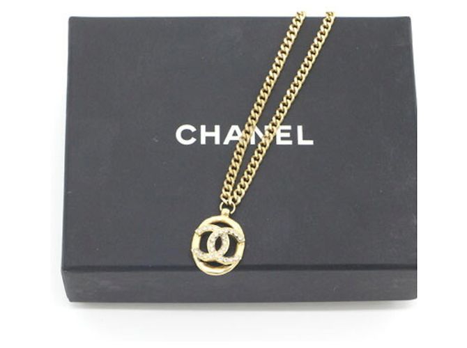 Collana con pendente Chanel in metallo dorato e strass D'oro - vista 7