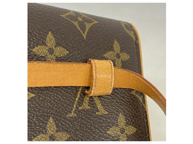 Louis Vuitton Monogram Pochette Florentine Fanny Pack Castaño - vista 9