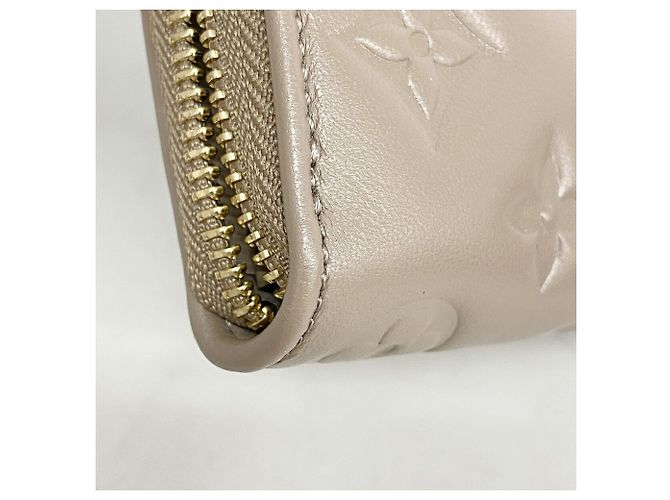 Carteira Zippy Louis Vuitton Monogram Embossed Taupe - vista 5