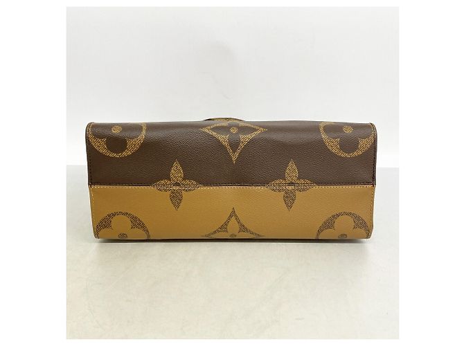Borsa Tote Louis Vuitton Monogram Giant Reverse OnTheGo MM Marrone - vista 3