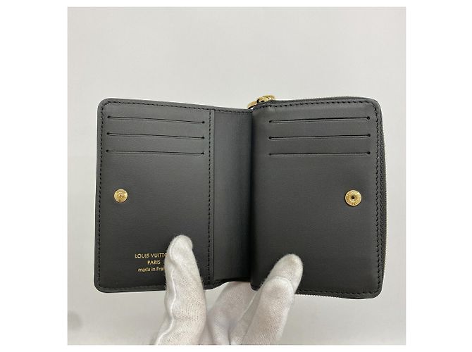 Louis Vuitton Monogram Portefeuille Lou Wallet Preto - vista 3