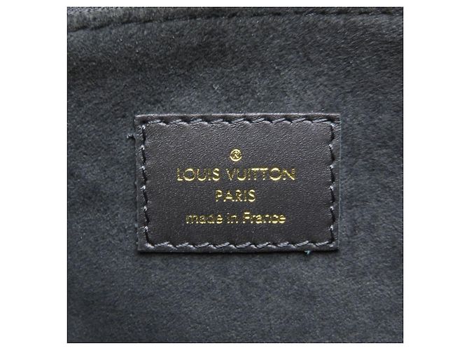 Bolsa Louis Vuitton Monogram Empreinte OnTheGo PM Preto - vista 10