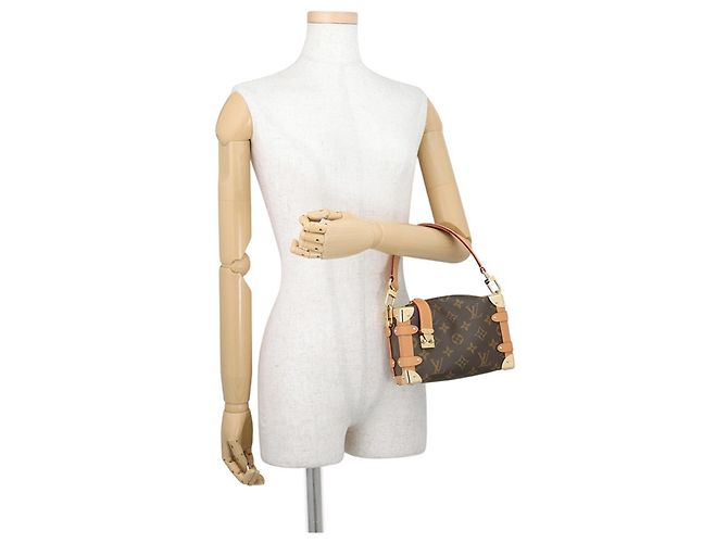Bolsa Louis Vuitton Monogram Side Trunk PM Marrom - vista 4