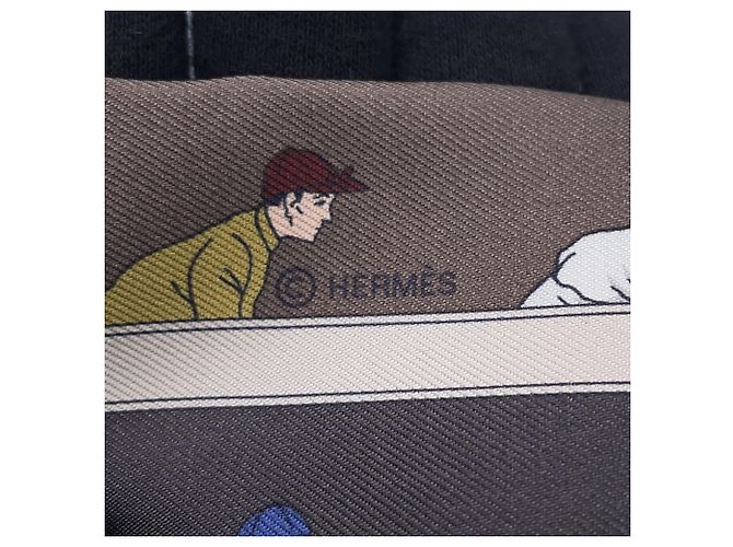 Lenço de Seda Twilly Hermès - Design de Corrida de Cavalos Marrom Cru - vista 6