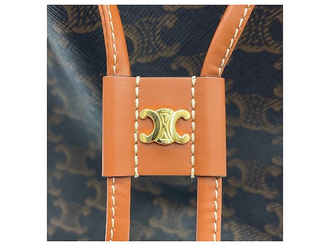 Céline Sac à main Celine Clara Medium Triomphe en cuir de veau Marron - vue 10