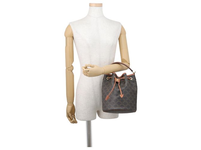 Céline Sac à main Celine Clara Medium Triomphe en cuir de veau Marron - vue 4