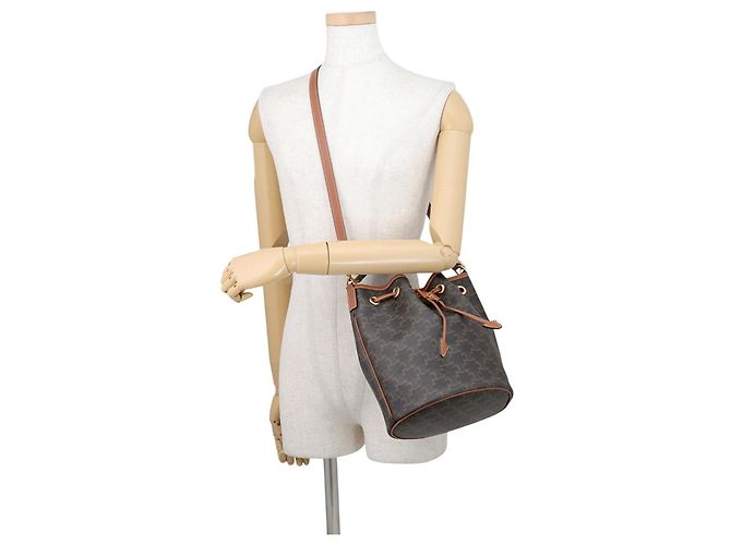 Céline Sac à main Celine Clara Medium Triomphe en cuir de veau Marron - vue 5